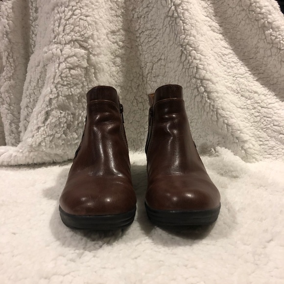 Croft & Barrow Ortholite Women’s Brown Ankle Boots - Picture 3 of 6